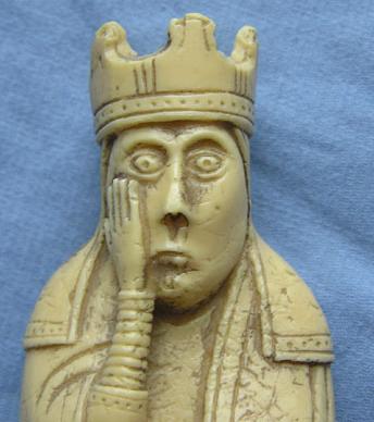 Файл:Queen lewis chessmen fragment 2.JPG