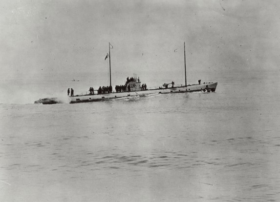 File:U 111 at sea 1919.jpg