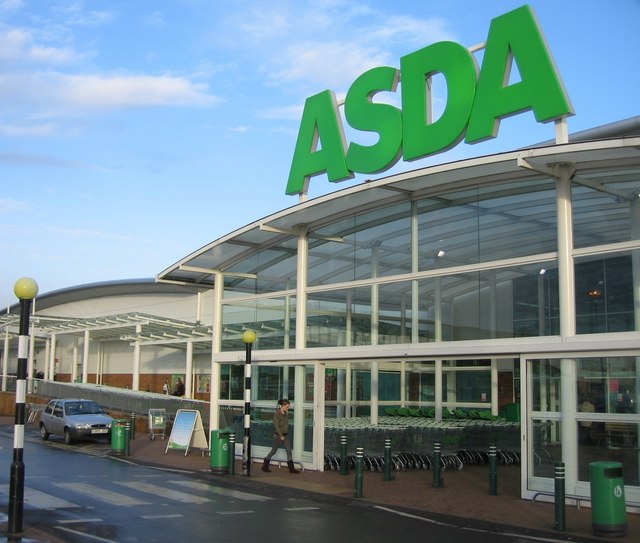 File:A big green sign - geograph.org.uk - 781233.jpg