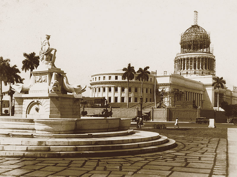 Archivo:Havana Capitolio under construction.jpg