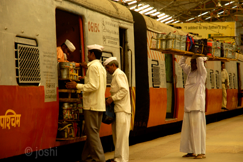 File:Dabbawalasmumbai.jpg