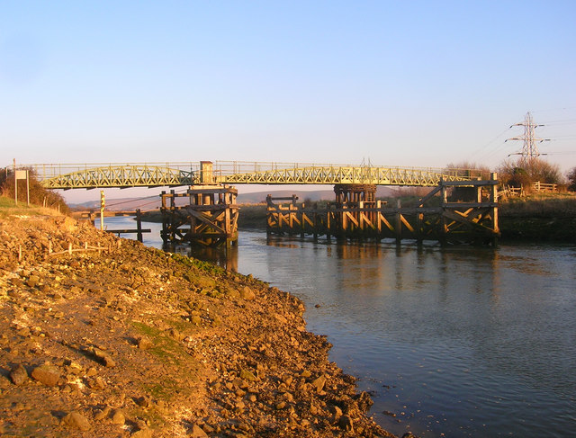 File:Southease Swing Bridge - geograph.org.uk - 1092218.jpg