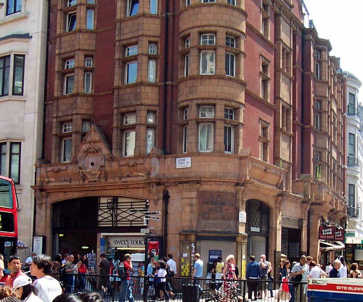 File:Oxford Circus tube station - Central Line Entrance.jpg