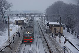 Платформа в 2009 году, электропоезд ЭР2 в сторону Курского вокзала