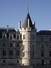 La torre Bonbec ha sido construida entre 1226 y 1270 (foto tomada en 2012).