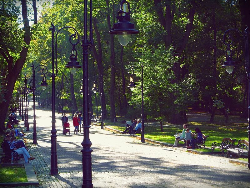 Файл:Park-in-lviv.JPG