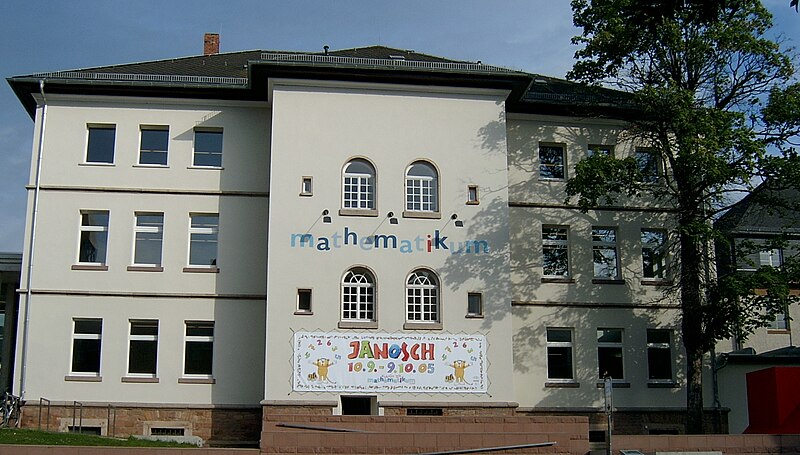 Файл:2005-08 Gießen - Mathematikum.jpg