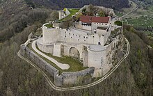 Burg Hohenneuffen Albtrauf (cropped).jpg