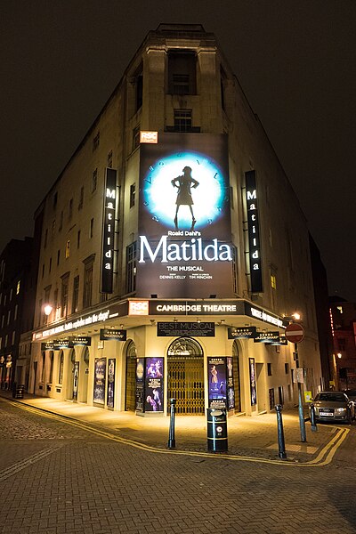 File:Cambridge Theatre, London (33432075266).jpg