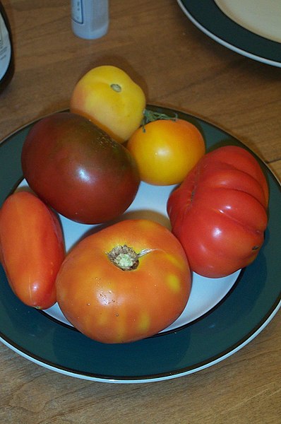 File:Heirloom tomatoes.jpg