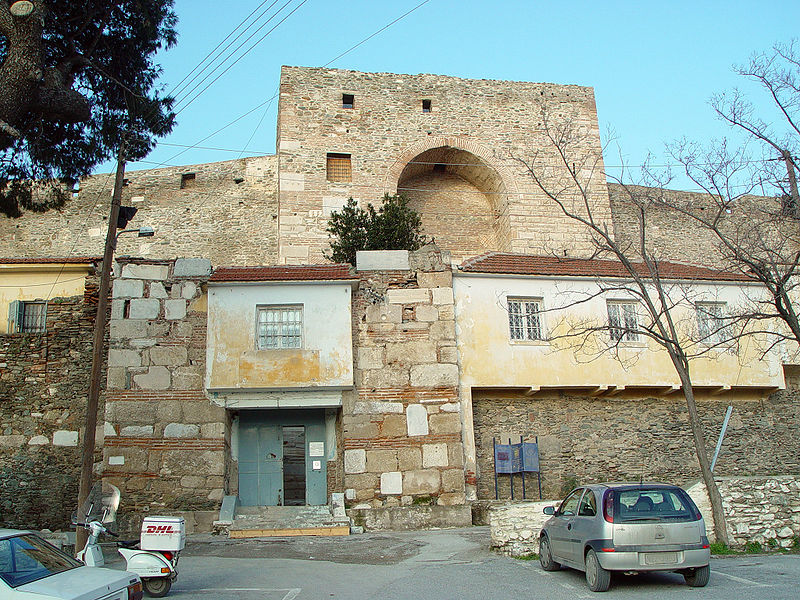 Archivo:THES-Heptapyrgion entrance.jpg