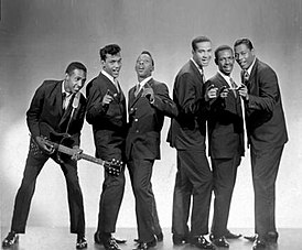 The Contours. Слева направо: Huey Davis, Hubert Johnson, Billy Gordon, Billy Hoggs, Joe Billingslea и Sylvester Potts.