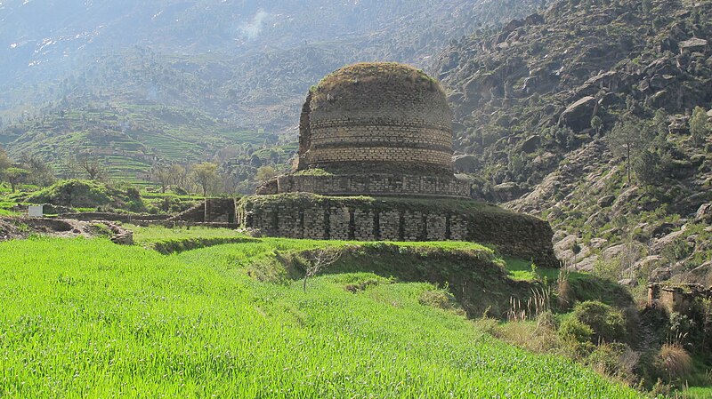 File:Amlukdara stupa close.JPG