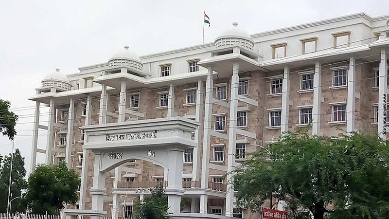 File:Amravati Court.jpg