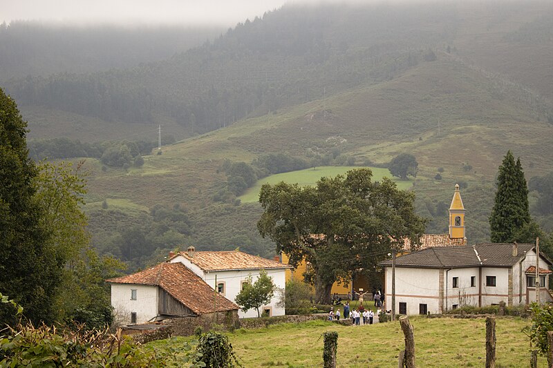 Archivo:Coya (Piloña, Asturias).jpg