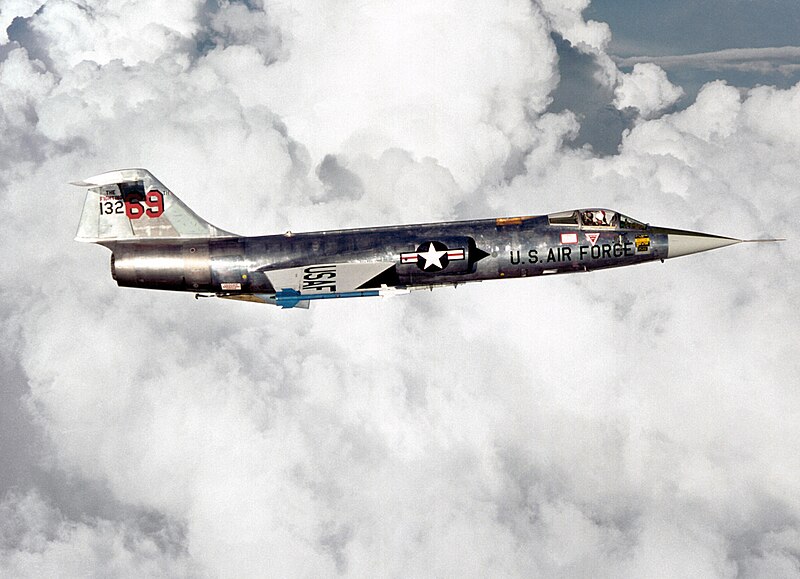 File:F-104 right side view.jpg