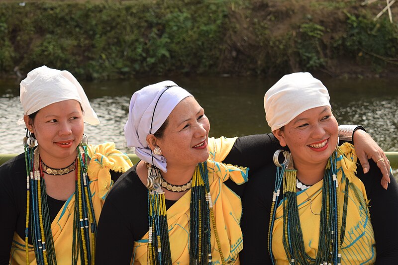 File:Galo Women At Basar.jpg