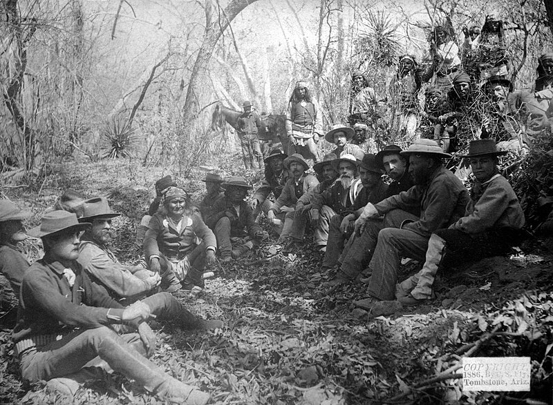 File:Geronimo surrenders March 1886.jpg