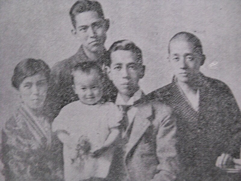 Archivo:Kishi Family.jpg