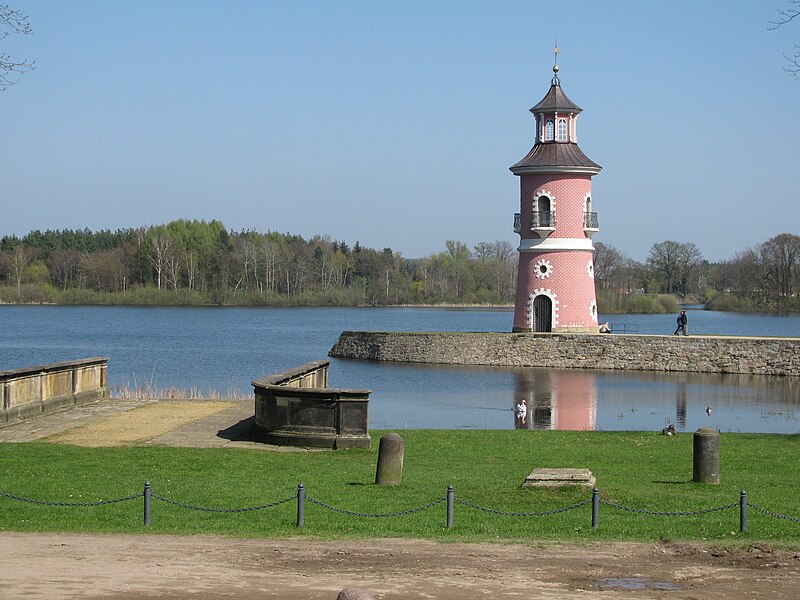 File:Leuchtturm Moritzburg 1.jpg