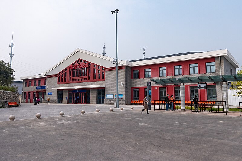 File:Yanqihu Railway Station (20201009114127).jpg