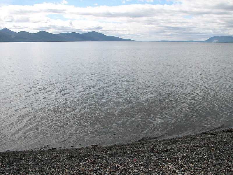 Archivo:Lake Fagnano.jpg