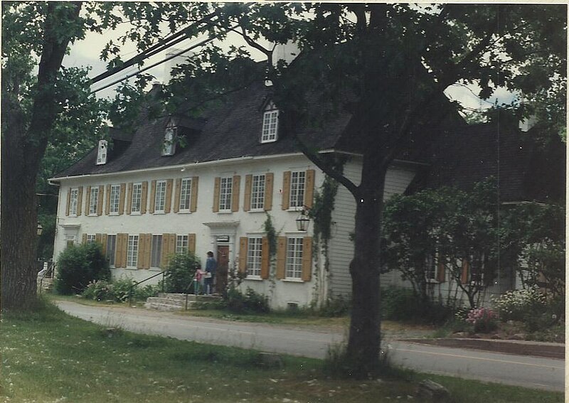 File:Manoir Quebec.jpg