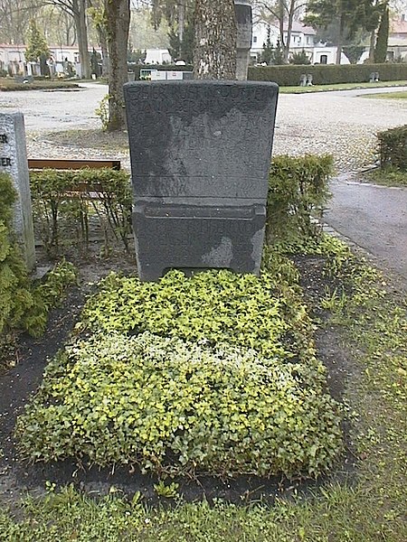 File:Max von Oppenheim grave.jpg