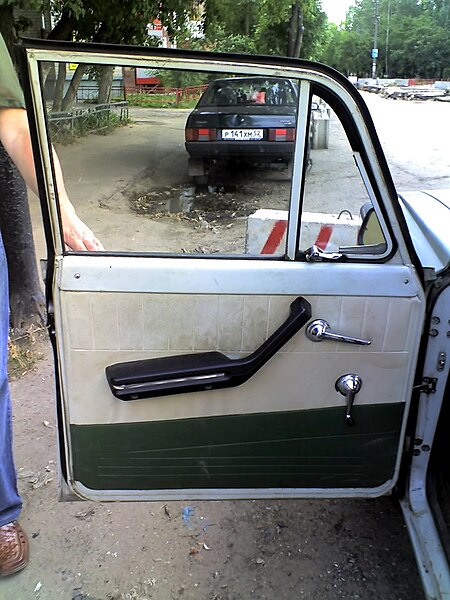 File:Moskvitch-408-door-panel.jpg