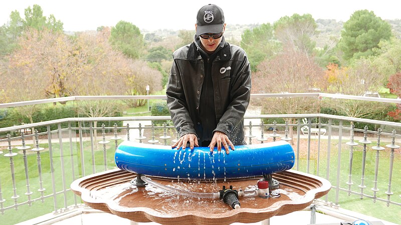 File:Stanford hydraulophone steve.jpg