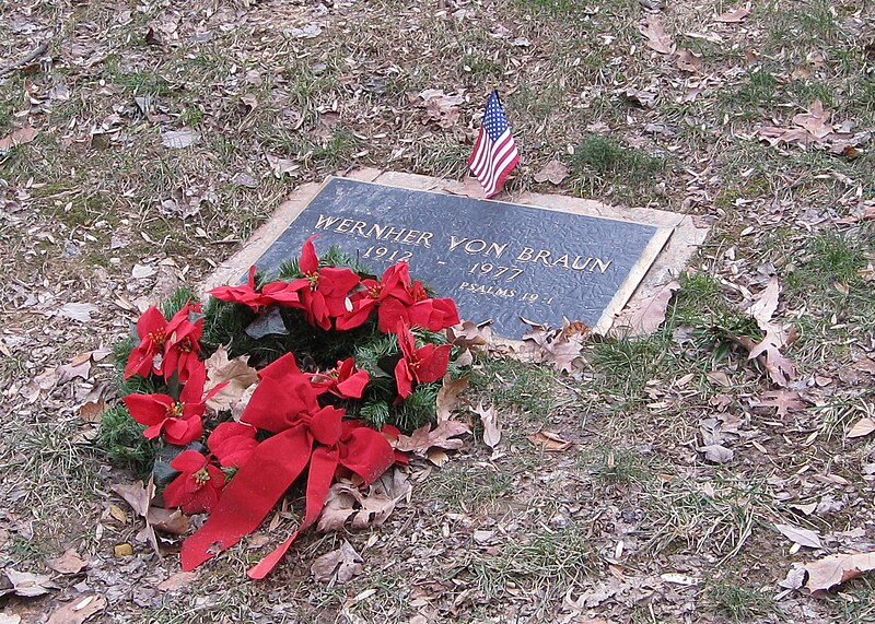 Archivo:Von Braun Wernher grave.jpg