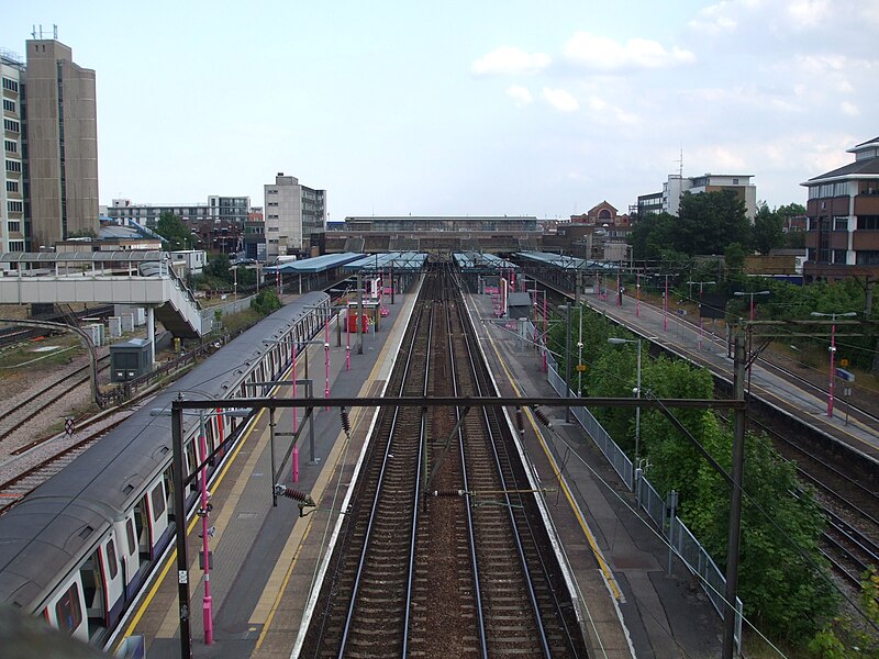 Файл:Barking station high eastbound.JPG