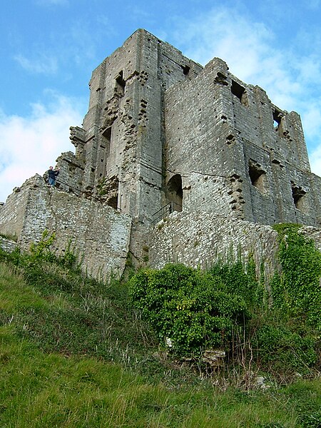 Файл:Corfe Castle2.jpg