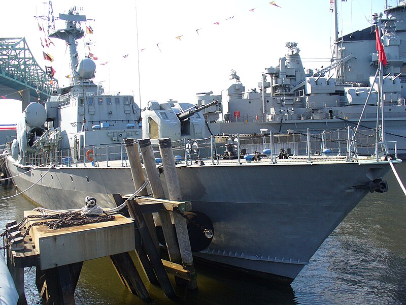 Файл:Hiddensee in Battleship Cove.JPG