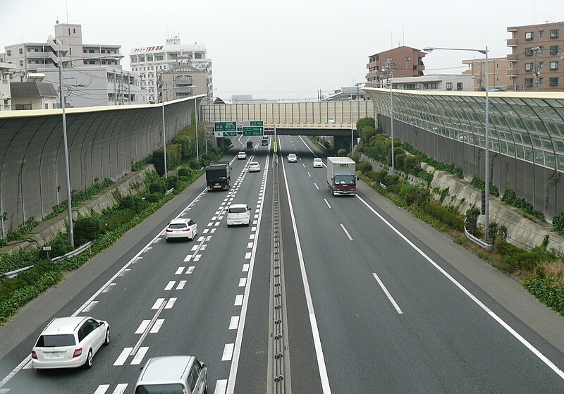 File:Keiyo-road-Makuhari.JPG