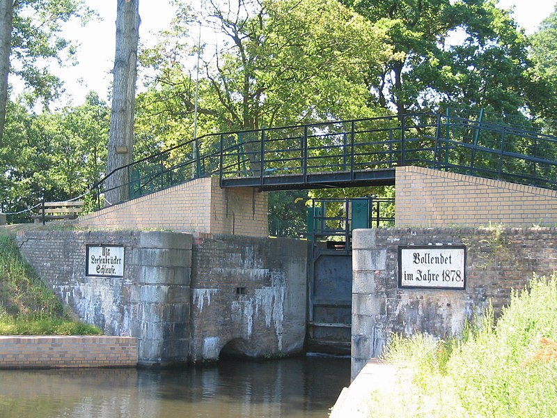 File:Leesenbruecker Schleuse.JPG