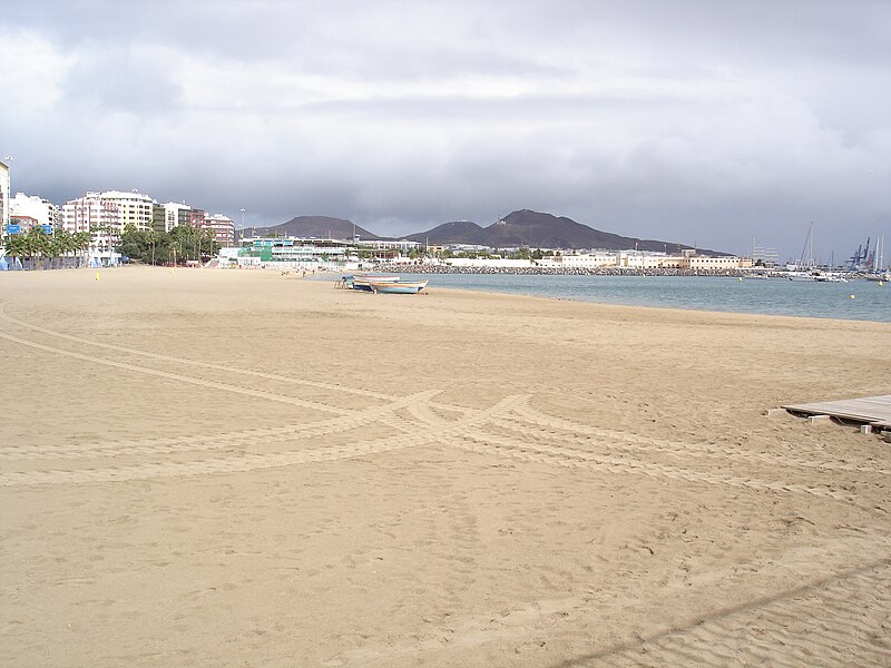 Archivo:Playa Las Alcaravaneras 001.jpg