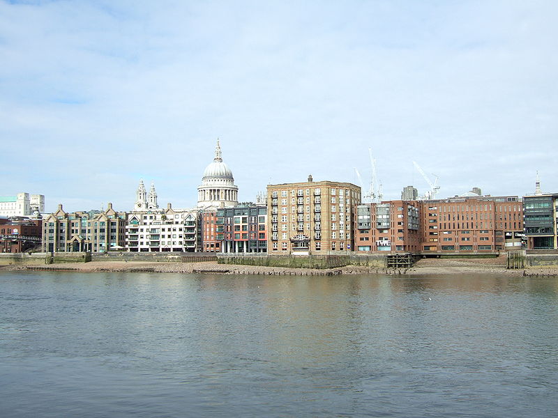 File:Queenhithe London 2010.jpg