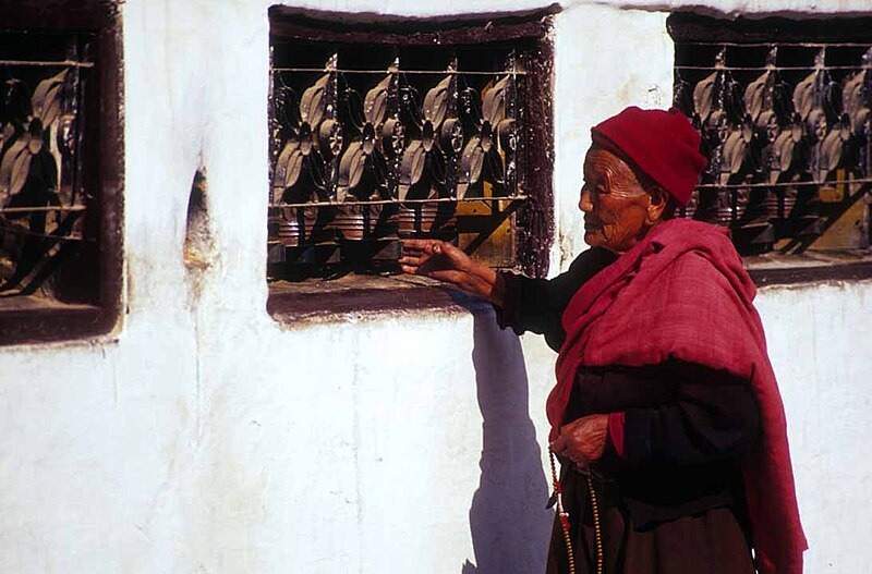 File:Buddhist prayers in Kathmandu.jpg