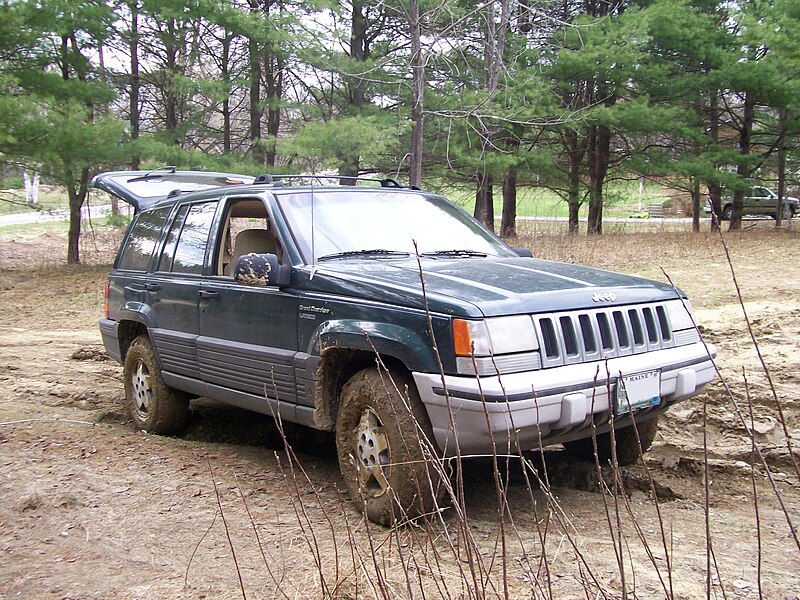 File:JeepZJGrandCherokeeLaredo.JPG