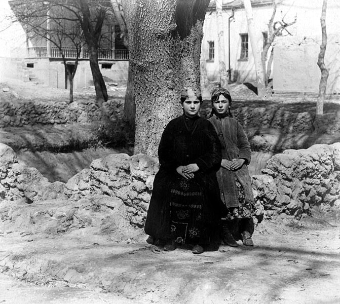 Файл:Jewish girls Samarkand 1900s.jpg