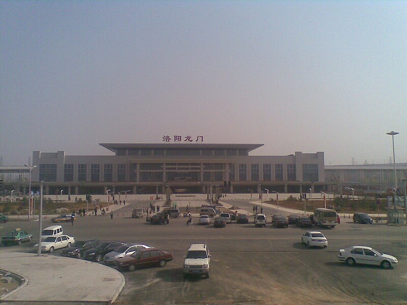 File:Luoyanglongmen railway station.jpg