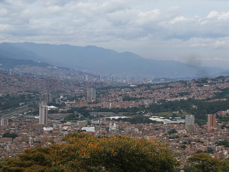 Archivo:Medellin y Bello.jpg