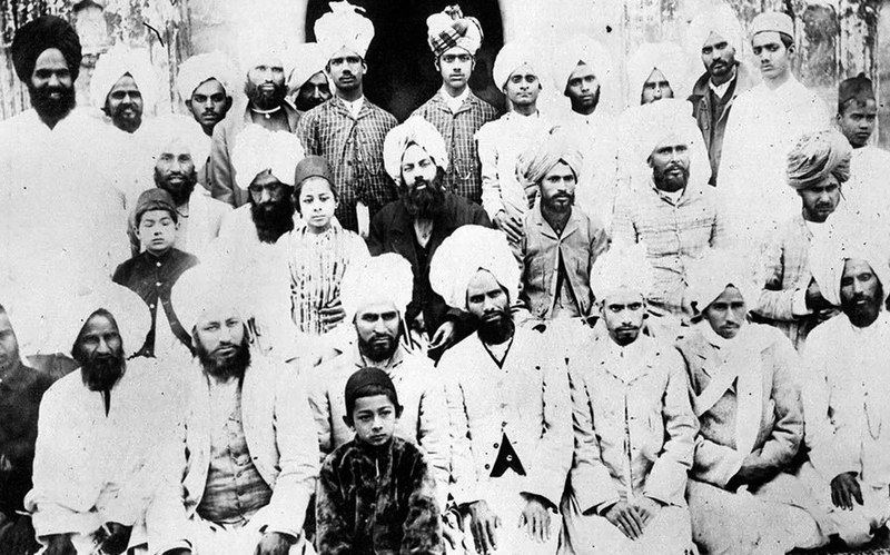 File:Mirza Ghulam Ahmad group.jpg