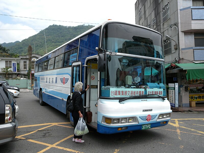 File:員林客運377-FC 水里車站前 20100416.jpg