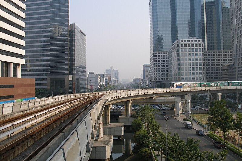 Archivo:BTS Skytrain, Bangkok, Thailand.jpg