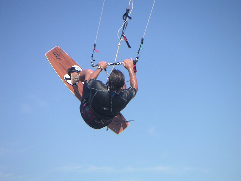 Файл:Kitesurf jump aerial.jpg