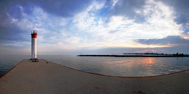 File:Whitby Harbour II.jpg