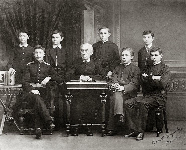 Archivo:Zveref and students.jpg