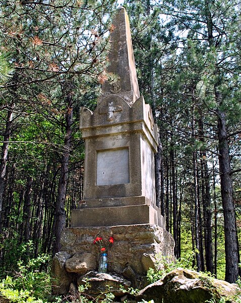 Файл:Паметник Волински полк Саранци.jpg